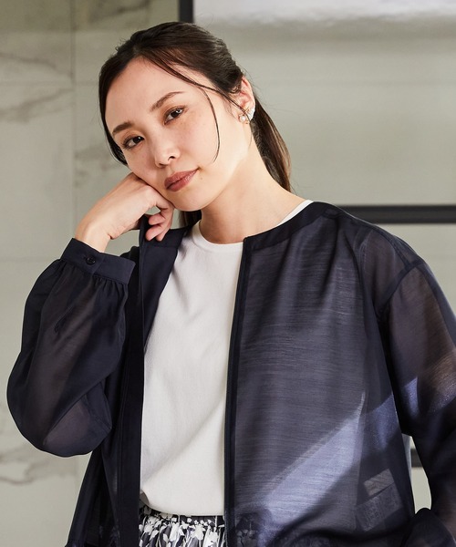 A/C DESIGN BY ALPHA CUBIC（エーシーデザインバイアルファキュービック）の「【接触冷感・洗濯可能】毛玉になりにくいノースリーブプルオーバー（ニット/セーター・レディース・ブラック/オフホワイト/ライトグレー・M/L）」の2枚目の写真