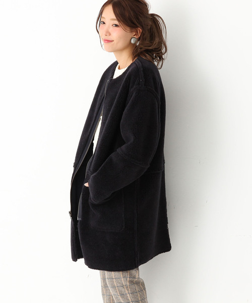 Another Edition(アナザーエディション)の「【展開店舗限定】フェイクムートンリバーシブルノーカラーコート/aeBC F/MOUTON RV N/C CT(ムートンコート・レディース・グレー/ベージュ/ネイビー・MEDIUM/SMALL)」の1枚目の写真