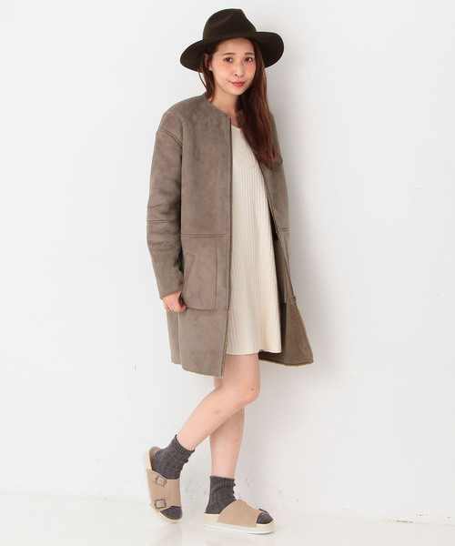 Another Edition(アナザーエディション)の「【展開店舗限定】フェイクムートンリバーシブルノーカラーコート/aeBC F/MOUTON RV N/C CT(ムートンコート・レディース・グレー/ベージュ/ネイビー・MEDIUM/SMALL)」の4枚目の写真