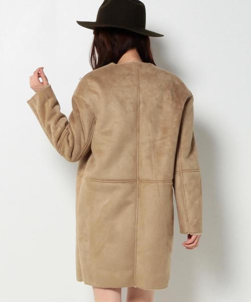 Another Edition(アナザーエディション)の「【展開店舗限定】フェイクムートンリバーシブルノーカラーコート/aeBC F/MOUTON RV N/C CT(ムートンコート・レディース・グレー/ベージュ/ネイビー・MEDIUM/SMALL)」の20枚目の写真