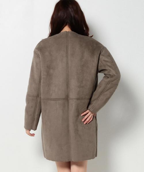 Another Edition(アナザーエディション)の「【展開店舗限定】フェイクムートンリバーシブルノーカラーコート/aeBC F/MOUTON RV N/C CT(ムートンコート・レディース・グレー/ベージュ/ネイビー・MEDIUM/SMALL)」の10枚目の写真