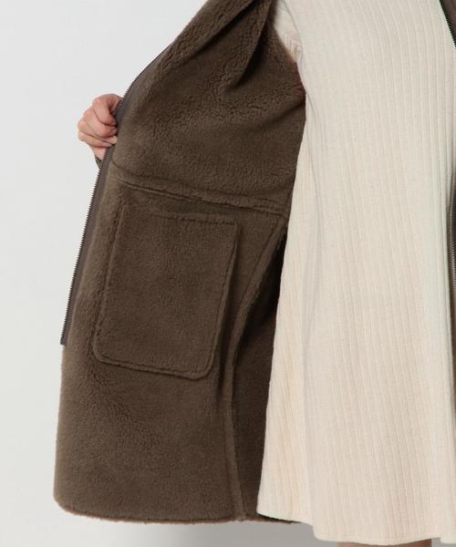 Another Edition(アナザーエディション)の「【展開店舗限定】フェイクムートンリバーシブルノーカラーコート/aeBC F/MOUTON RV N/C CT(ムートンコート・レディース・グレー/ベージュ/ネイビー・MEDIUM/SMALL)」の12枚目の写真