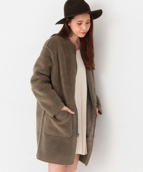 Another Edition(アナザーエディション)の「【展開店舗限定】フェイクムートンリバーシブルノーカラーコート/aeBC F/MOUTON RV N/C CT(ムートンコート・レディース・グレー/ベージュ/ネイビー・MEDIUM/SMALL)」の5枚目の写真