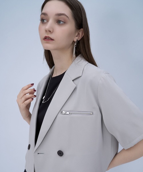 HARE(ハレ)の「トロミショートジャケット(HARE)(テーラードジャケット・レディース・ブラック/ボルドー/パープル/ブラック系その他/ライトグレー/ブルーグリーン・FREE)」の3枚目の写真