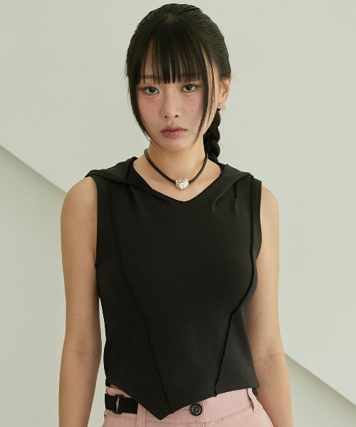 ACOVER(オコボ)の「A'GEM/9 × .kom 『ACOVER/オコボ』 HOOD PINTUCK CROP SLEEVELESS/フードピンタッククロップスリーブレス(タンクトップ・レディース・ブラック/ホワイト・FREE)」の1枚目の写真