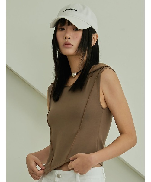 ACOVER(オコボ)の「A'GEM/9 × .kom 『ACOVER/オコボ』 HOOD PINTUCK CROP SLEEVELESS/フードピンタッククロップスリーブレス(タンクトップ・レディース・ブラック/ホワイト・FREE)」の3枚目の写真