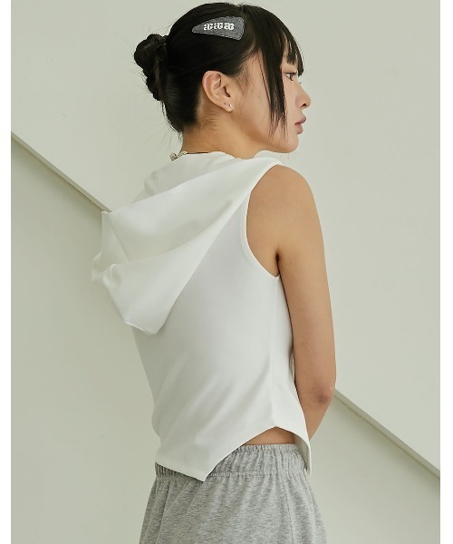 ACOVER(オコボ)の「A'GEM/9 × .kom 『ACOVER/オコボ』 HOOD PINTUCK CROP SLEEVELESS/フードピンタッククロップスリーブレス(タンクトップ・レディース・ブラック/ホワイト・FREE)」の6枚目の写真