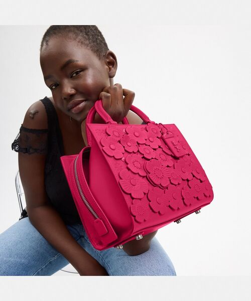 COACH（コーチ）の「ローグ バッグ 25・ティー ローズ（ショルダー