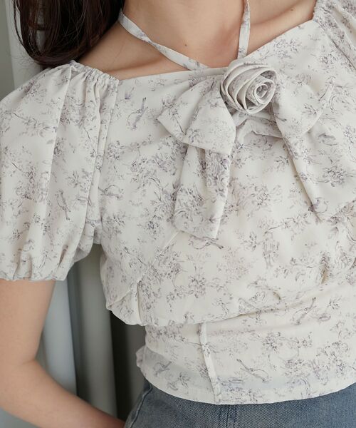 MAJESTIC LEGON(マジェスティックレゴン)の「2wayローズモチーフブラウス(シャツ/ブラウス・レディース・ホワイト系その他2/ブルー系その他2/グレー系その他・MEDIUM)」の2枚目の写真