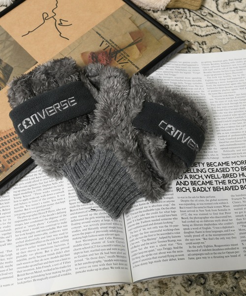 CONVERSE(コンバース)の「CONVERSE boa gloves with fleece band / コンバース フリースバンド ボアグローブ(手袋・レディース・ベージュ/グレー/ベージュ系その他/ピンク/オフホワイト・FREE)」の3枚目の写真