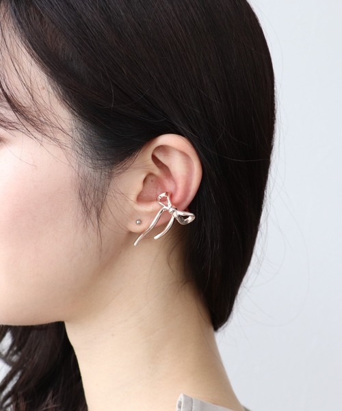 Three Four Time（ｽﾘｰﾌｫｰﾀｲﾑ）の「リボンカフリング（イヤーカフ）」 - WEAR リボンカフイヤリング レディース ノンピアス イヤーカフ バタフライクリップ 軟骨イヤリング