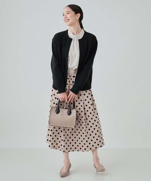 DRESKIP（ドレスキップ）の「◆フェイクパールが華やか フェミニンニットカーディガン（カーディガン/ボレロ・レディース・グレー/ブラック/ライトベージュ/ダークパープル・02/03/04）」の7枚目の写真