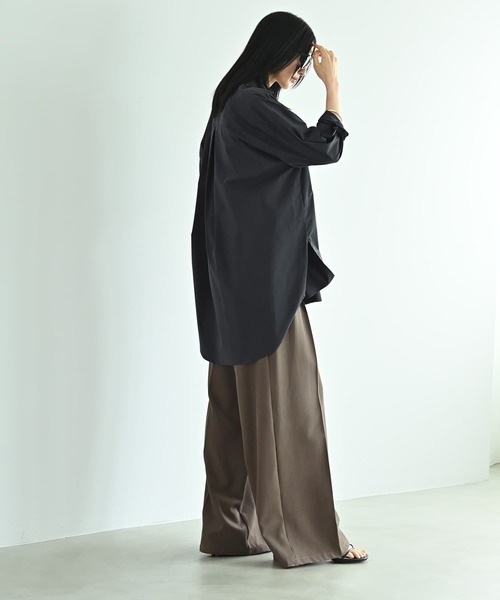 STYLE DELI(スタイルデリ)の「【BLK001】オーバーサイズシャツ(シャツ/ブラウス・レディース・スミクロ/オフホワイト/ブルー・FREE)」の8枚目の写真