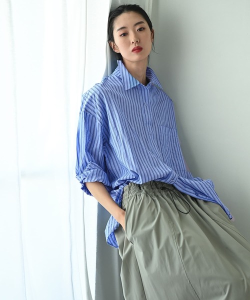 STYLE DELI(スタイルデリ)の「【BLK001】オーバーサイズシャツ(シャツ/ブラウス・レディース・スミクロ/オフホワイト/ブルー・FREE)」の12枚目の写真