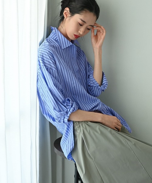 STYLE DELI(スタイルデリ)の「【BLK001】オーバーサイズシャツ(シャツ/ブラウス・レディース・スミクロ/オフホワイト/ブルー・FREE)」の13枚目の写真