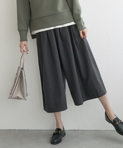 ikka(イッカ)の「【雑誌InRed11月号掲載】タックスカーチョ(その他パンツ・レディース・マスタード/ネイビー/ベージュ/ブラック/オリーブ・S/M/L)」の2枚目の写真