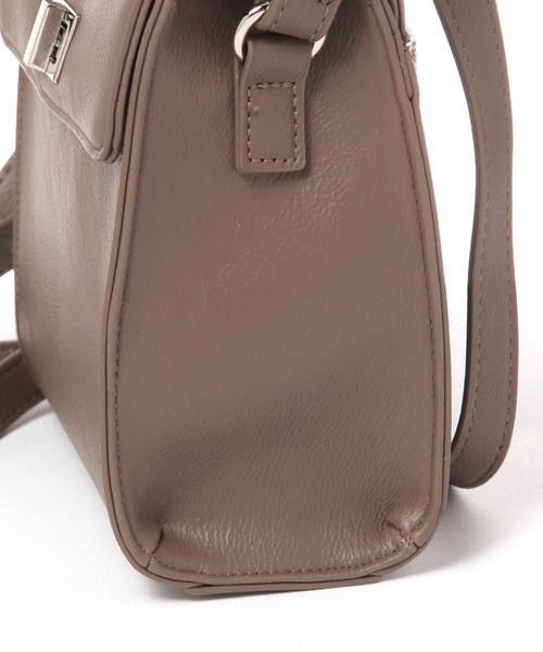 LAKOLE（ラコレ）の「フェイクレザーメタルスクエアミニショルダー / 140066（ショルダーバッグ・メンズ・サンドグレー/ブラック・FREE）」の17枚目の写真