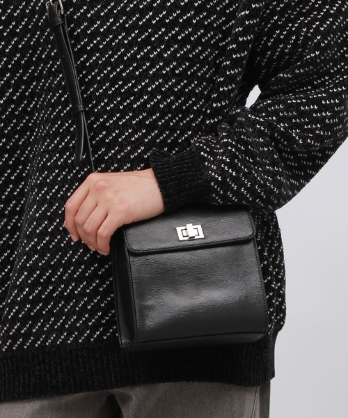 LAKOLE（ラコレ）の「フェイクレザーメタルスクエアミニショルダー / 140066（ショルダーバッグ・メンズ・サンドグレー/ブラック・FREE）」の21枚目の写真