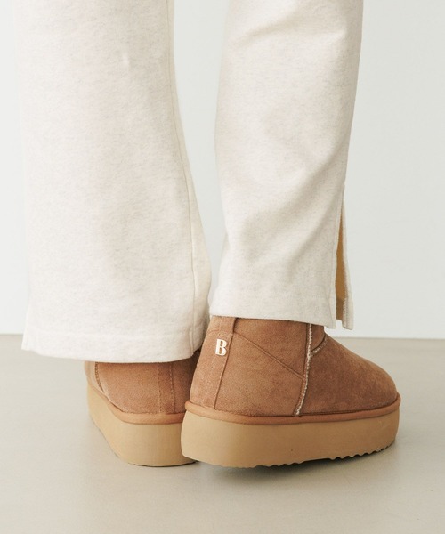 BAYFLOW（ベイフロー）の「[軽量!!抗菌消臭・撥水加工付き]フェイクムートンブーツ（ブーツ・レディース・ベージュ/ブラック/グレー・MEDIUM/LARGE）」の10枚目の写真