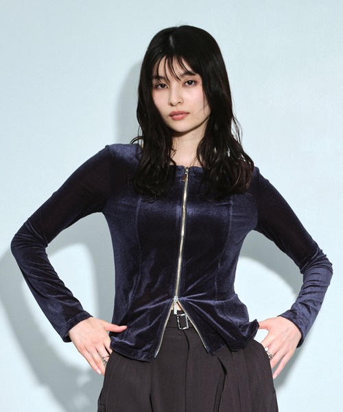 UNITED TOKYO(ユナイテッドトウキョウ)の「スクエアネックZIPベロアプルオーバー|ウォッシャブル/春服(Tシャツ/カットソー・レディース・ネイビー/レッド・FREE)」の5枚目の写真