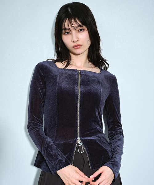 UNITED TOKYO(ユナイテッドトウキョウ)の「スクエアネックZIPベロアプルオーバー|ウォッシャブル/春服(Tシャツ/カットソー・レディース・ネイビー/レッド・FREE)」の4枚目の写真