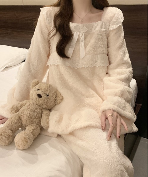 WEGO（ウィゴー）の「WEGO/モコモコファーリボンルームウェア上下セット・ワンピース（ルームウェア/パジャマ・レディース・ホワイト/ホワイト系その他・FREE）」の3枚目の写真