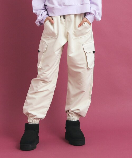PINK-latte(ピンクラテ)の「ピーチ起毛カーゴパンツ(その他パンツ・キッズ・アイボリー/ブラック/ピンク系・13/14/15 /16)」の2枚目の写真