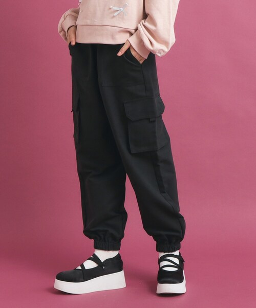 PINK-latte(ピンクラテ)の「ピーチ起毛カーゴパンツ(その他パンツ・キッズ・アイボリー/ブラック/ピンク系・13/14/15 /16)」の3枚目の写真