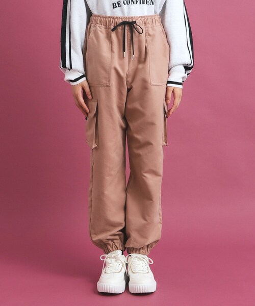 PINK-latte(ピンクラテ)の「ピーチ起毛カーゴパンツ(その他パンツ・キッズ・アイボリー/ブラック/ピンク系・13/14/15 /16)」の12枚目の写真