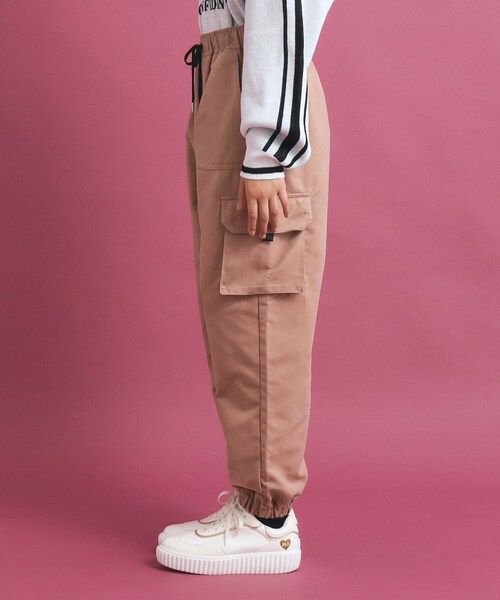 PINK-latte(ピンクラテ)の「ピーチ起毛カーゴパンツ(その他パンツ・キッズ・アイボリー/ブラック/ピンク系・13/14/15 /16)」の11枚目の写真