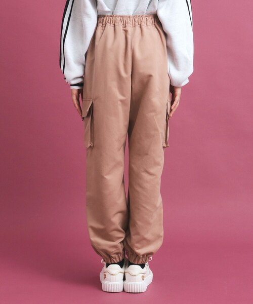PINK-latte(ピンクラテ)の「ピーチ起毛カーゴパンツ(その他パンツ・キッズ・アイボリー/ブラック/ピンク系・13/14/15 /16)」の10枚目の写真