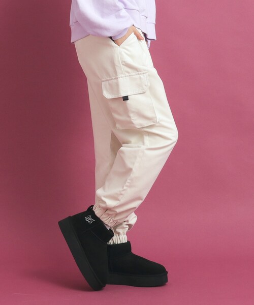 PINK-latte(ピンクラテ)の「ピーチ起毛カーゴパンツ(その他パンツ・キッズ・アイボリー/ブラック/ピンク系・13/14/15 /16)」の20枚目の写真