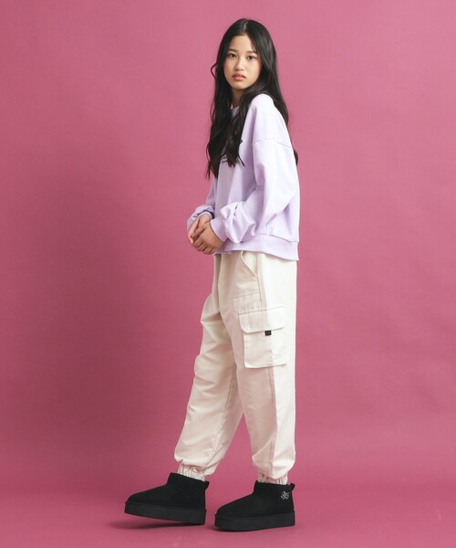 PINK-latte(ピンクラテ)の「ピーチ起毛カーゴパンツ(その他パンツ・キッズ・アイボリー/ブラック/ピンク系・13/14/15 /16)」の18枚目の写真