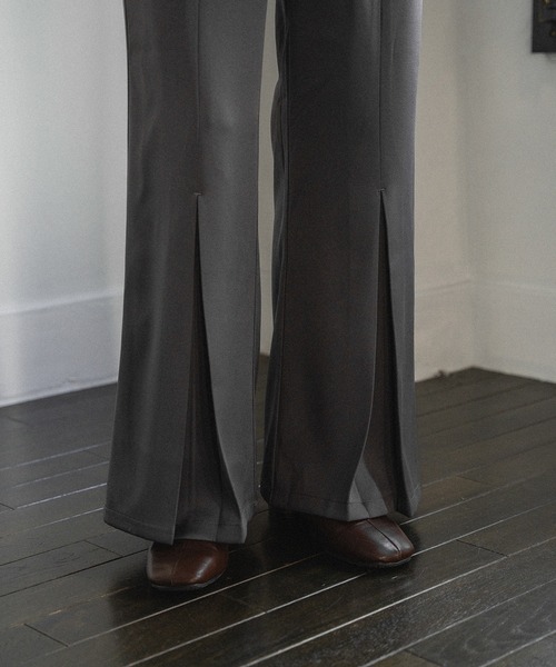 mideal（マイディール）の「center pleats flare pants / センタープリーツフレアパンツ（その他パンツ・レディース・ブラウン/チャコールグレー・SMALL/MEDIUM）」の10枚目の写真