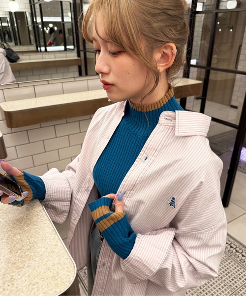 DOUBLE NAME（ダブルネーム）の「フィンガーホールハイネックラインニット（ニット/セーター・レディース・オフホワイト/オレンジ/ブルー/スミクロ・FREE）」の7枚目の写真