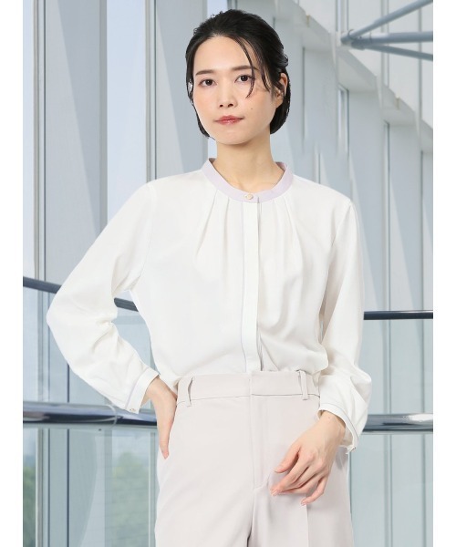 m.f.editorial(エムエフエディトリアル)の「【ストレッチ マシンウォッシャブル】m.f.エディトリアル レディース バンドカラーパイピング 8分袖比翼ブラウス(シャツ/ブラウス・レディース・ホワイト/ベージュ/ネイビー・MEDIUM/LARGE)」の2枚目の写真