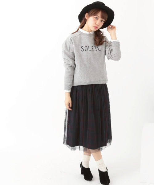 earth music&ecology（アースミュージックアンドエコロジー）の「裏毛グラフィックドロップショルダープルオーバー（Tシャツ/カットソー・レディース・杢グレー/オートミール/ネイビー・FREE）」の2枚目の写真