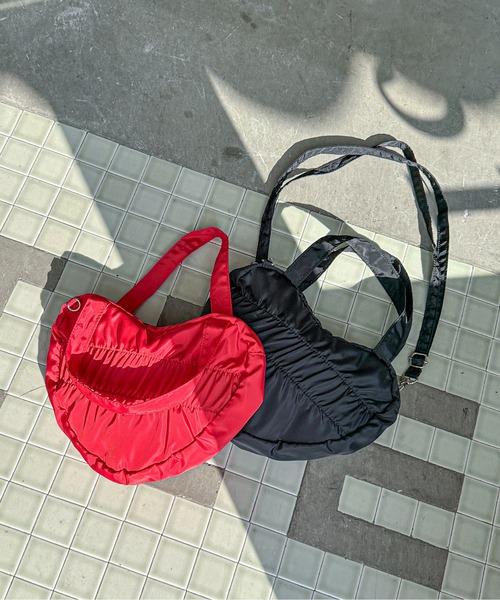 PILIT（ピリット）の「ハート ショルダーバッグ（ショルダーバッグ・レディース・ブラック/レッド・FREE）」の4枚目の写真