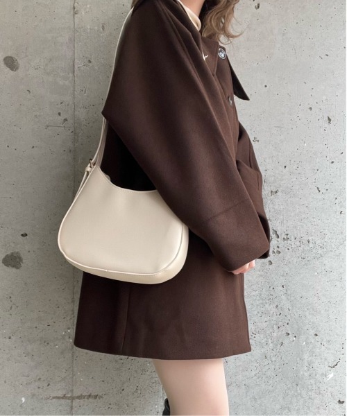 merrylatte(メリーラテ)の「ベルトショルダー2wayバッグ(ショルダーバッグ・レディース・アイボリー/ブラック・FREE)」の1枚目の写真