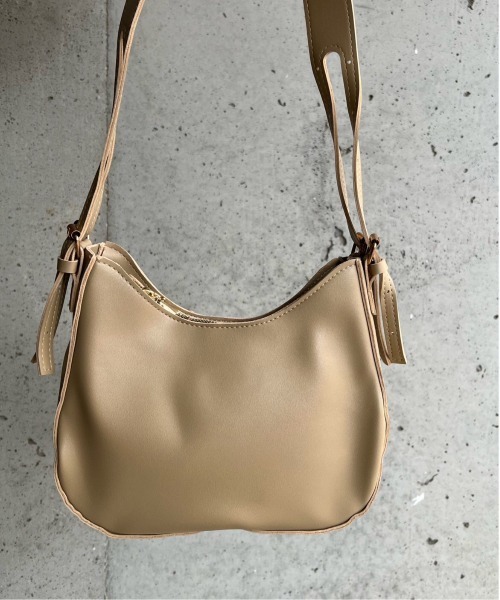 merrylatte(メリーラテ)の「ベルトショルダー2wayバッグ(ショルダーバッグ・レディース・アイボリー/ブラック・FREE)」の8枚目の写真