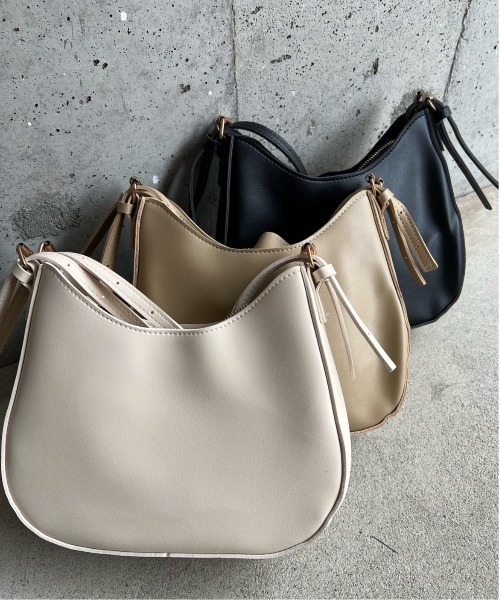 merrylatte(メリーラテ)の「ベルトショルダー2wayバッグ(ショルダーバッグ・レディース・アイボリー/ブラック・FREE)」の5枚目の写真