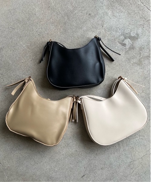 merrylatte(メリーラテ)の「ベルトショルダー2wayバッグ(ショルダーバッグ・レディース・アイボリー/ブラック・FREE)」の4枚目の写真