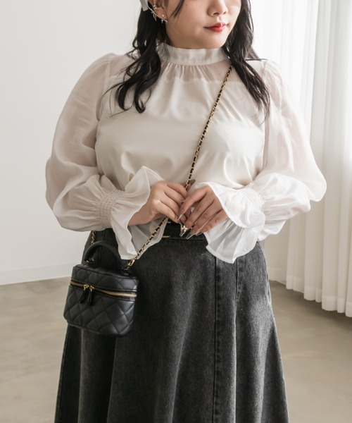 CLETTE(クレット)の「袖シャーリング切替ブラウス(シャツ/ブラウス・レディース・ブラック/チャコールグレー/オフホワイト・4L/LL/3L)」の3枚目の写真