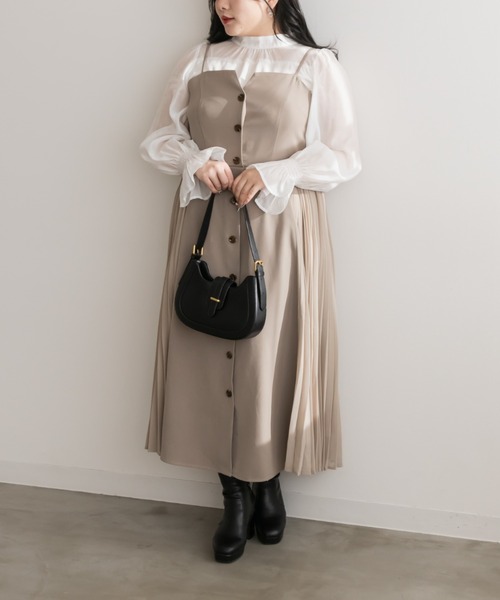 CLETTE(クレット)の「袖シャーリング切替ブラウス(シャツ/ブラウス・レディース・ブラック/チャコールグレー/オフホワイト・4L/LL/3L)」の6枚目の写真