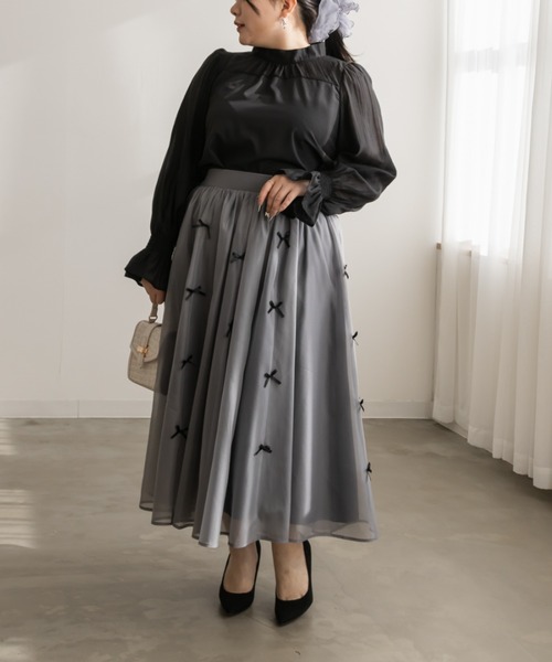 CLETTE(クレット)の「袖シャーリング切替ブラウス(シャツ/ブラウス・レディース・ブラック/チャコールグレー/オフホワイト・4L/LL/3L)」の10枚目の写真