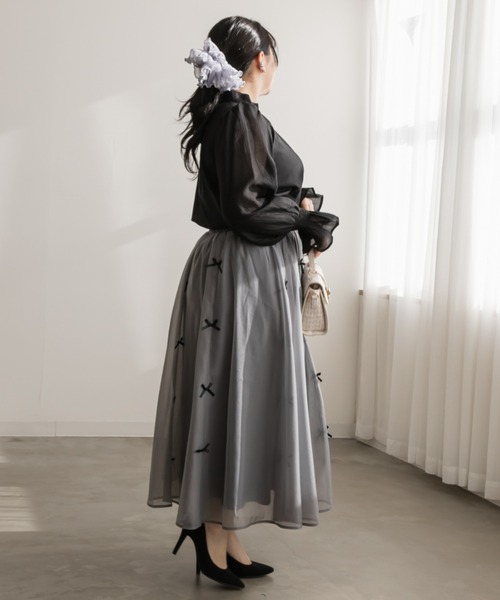 CLETTE(クレット)の「袖シャーリング切替ブラウス(シャツ/ブラウス・レディース・ブラック/チャコールグレー/オフホワイト・4L/LL/3L)」の11枚目の写真