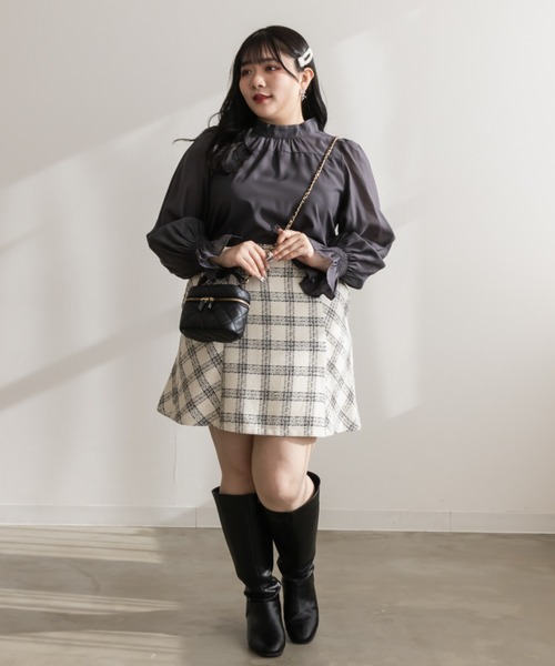CLETTE(クレット)の「袖シャーリング切替ブラウス(シャツ/ブラウス・レディース・ブラック/チャコールグレー/オフホワイト・4L/LL/3L)」の14枚目の写真