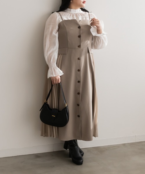 CLETTE(クレット)の「袖シャーリング切替ブラウス(シャツ/ブラウス・レディース・ブラック/チャコールグレー/オフホワイト・4L/LL/3L)」の7枚目の写真
