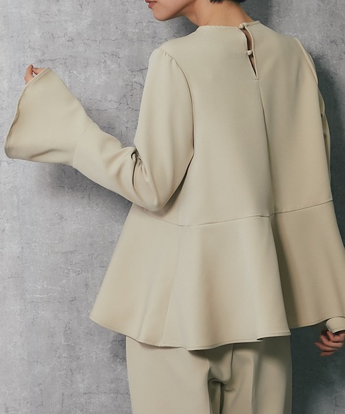 フレアラインブラウス＆ハイウェストテーパードパンツセットアップ