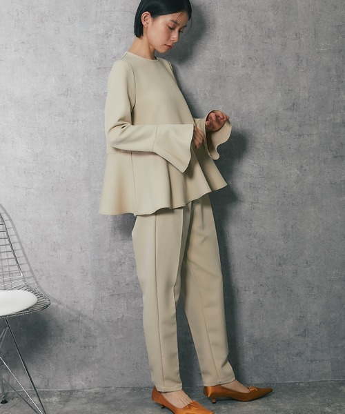 フレアラインブラウス＆ハイウェストテーパードパンツセットアップ